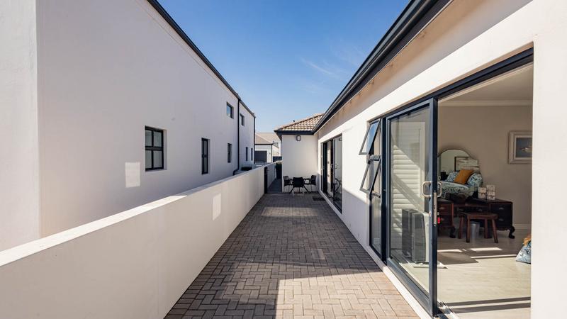 3 Bedroom Property for Sale in Sandy Point Western Cape